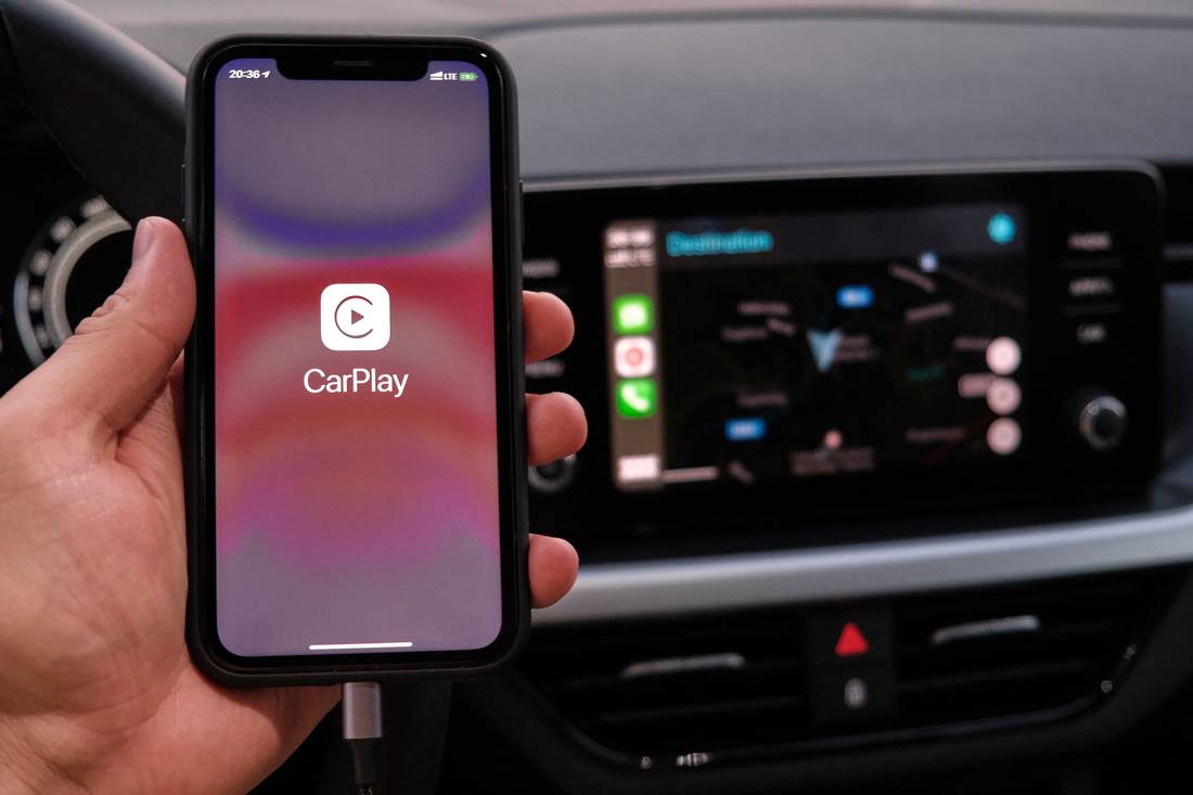 Apple-Car-Play-licenced-AdobeStock