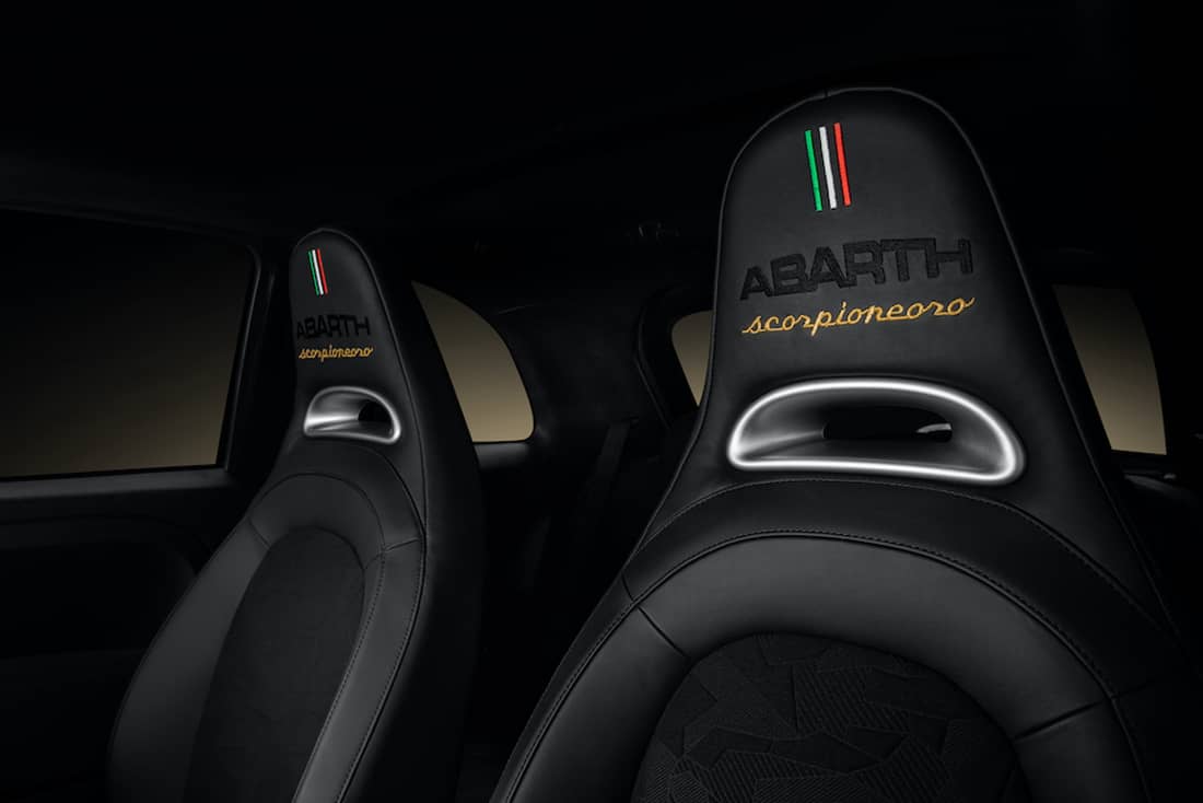 AS24 News Abarth interieur